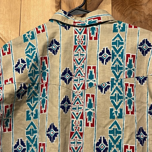 Frontier Series XLT western long sleeve button down shirt has an Aztec print - Picture 5 of 5